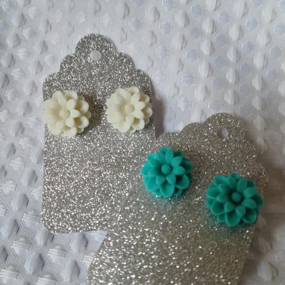 Teal n ivory Spring flower Stud Earrings Green or Cream handcrafted.E10 - Picture 4 of 4